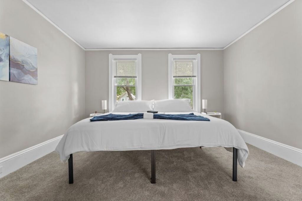 Photo of Bedroom in Detroit - Shoreway