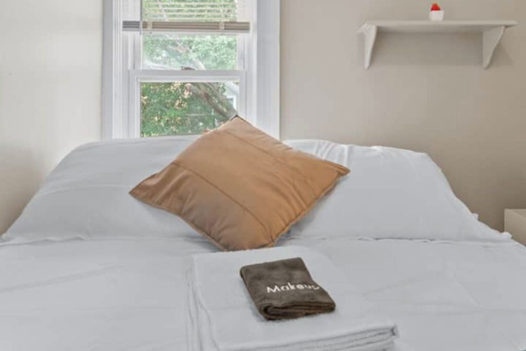 Photo of Bedroom in Detroit - Shoreway