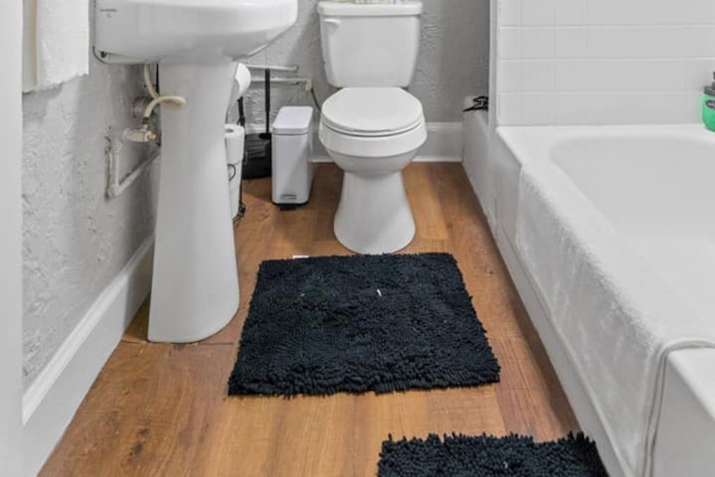 Photo of Bathroom in Detroit - Shoreway