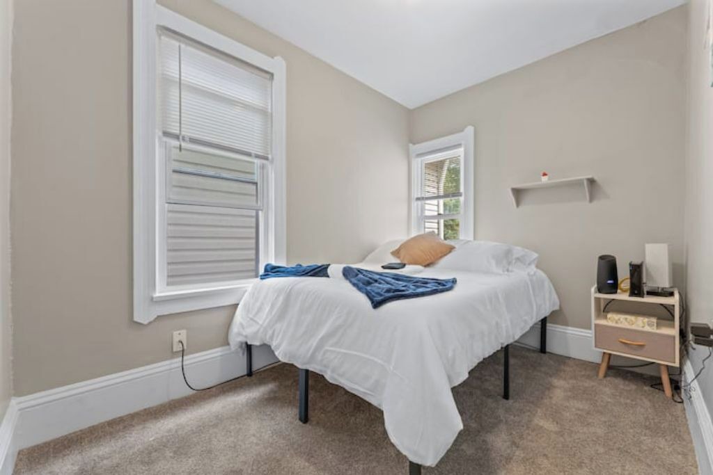 Photo of Bedroom in Detroit - Shoreway
