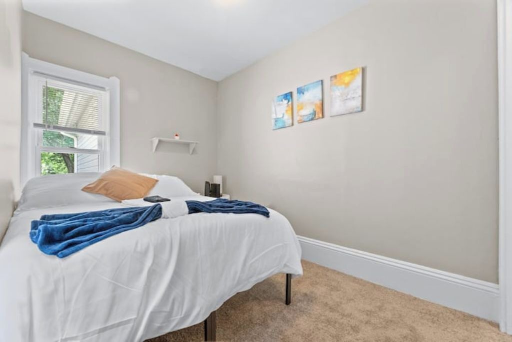 Photo of Bedroom in Detroit - Shoreway