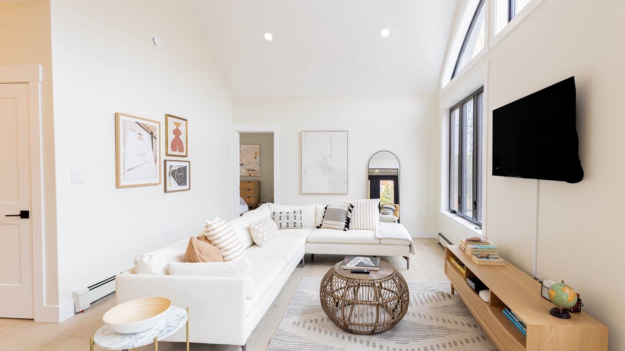 Photo of Livingroom in Bayview