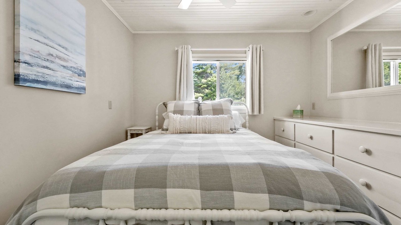 Photo of Bedroom in Lake Township