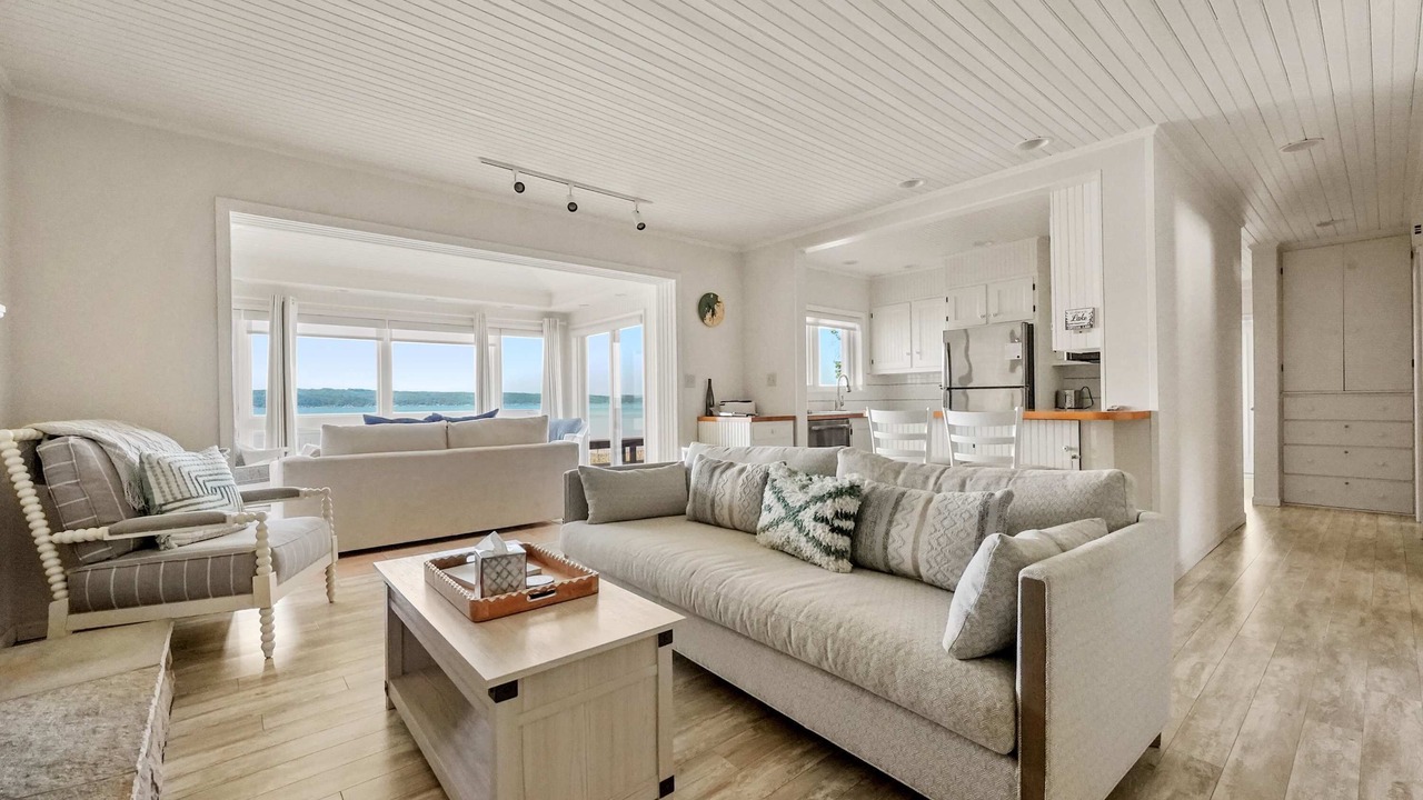 Photo of Livingroom in Lake Township