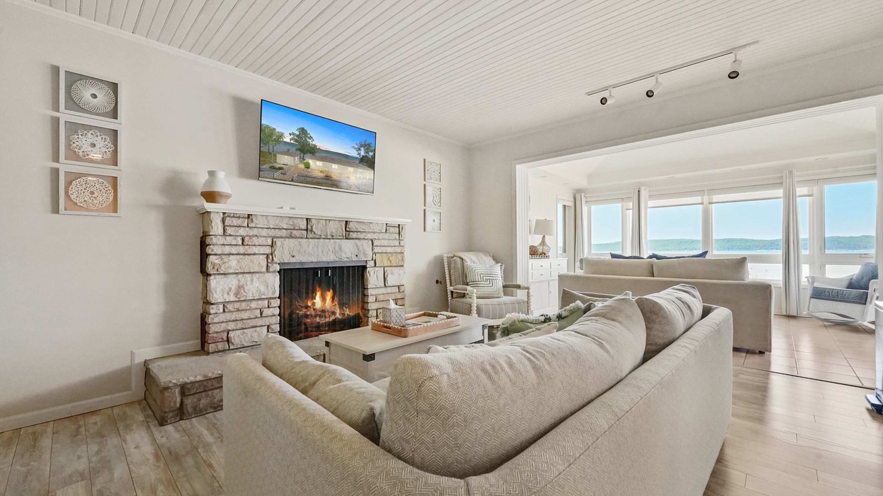 Photo of Livingroom in Lake Township