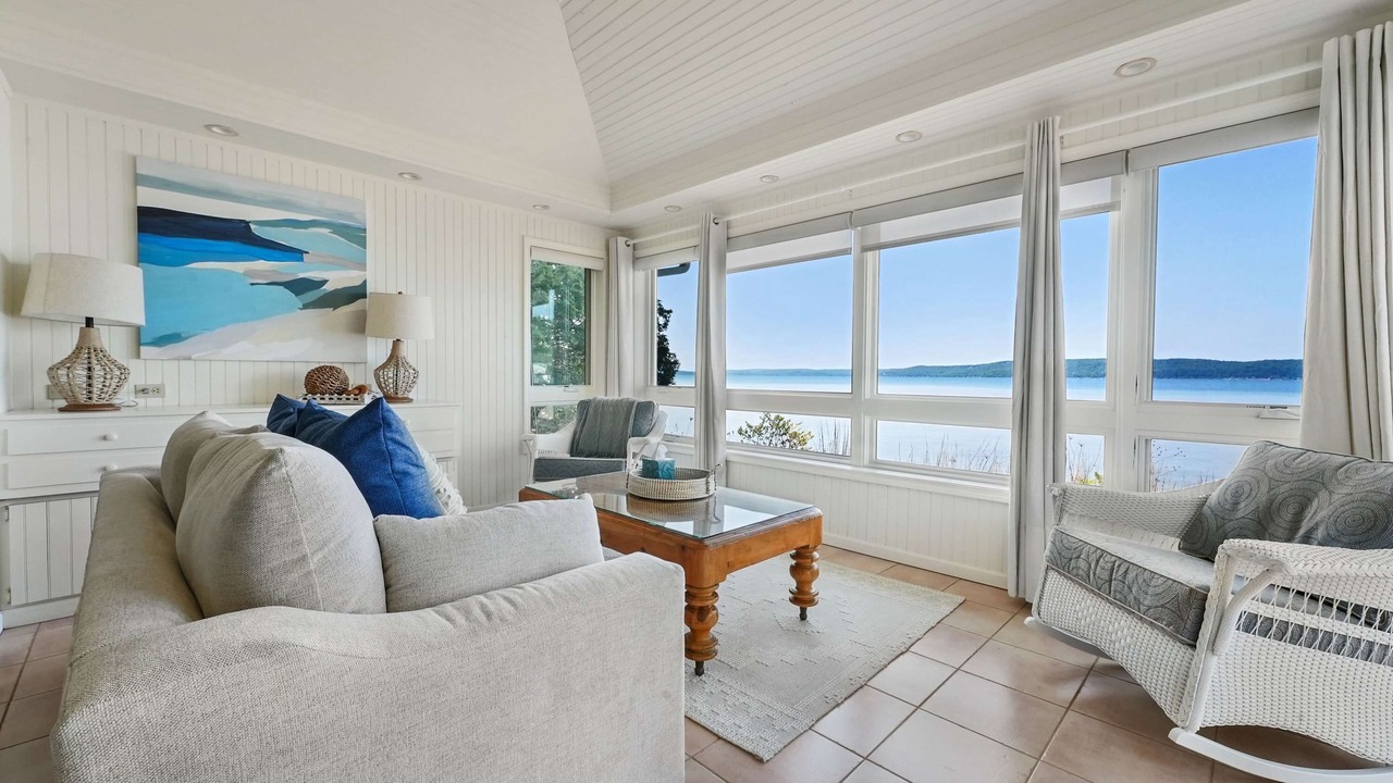 Photo of Livingroom in Lake Township
