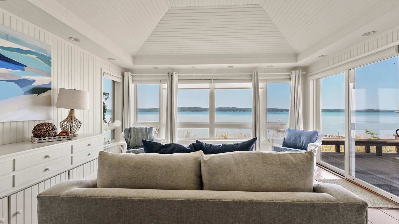 Photo of Livingroom in Lake Township