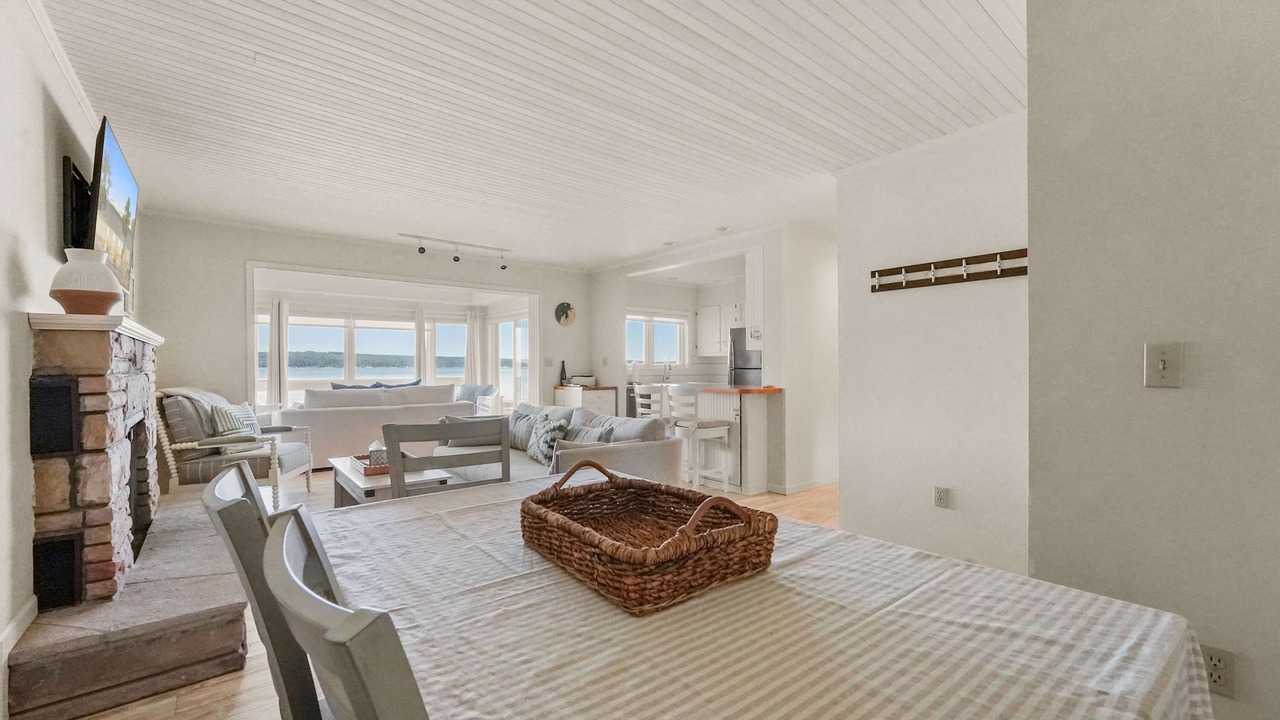 Photo of Livingroom in Lake Township
