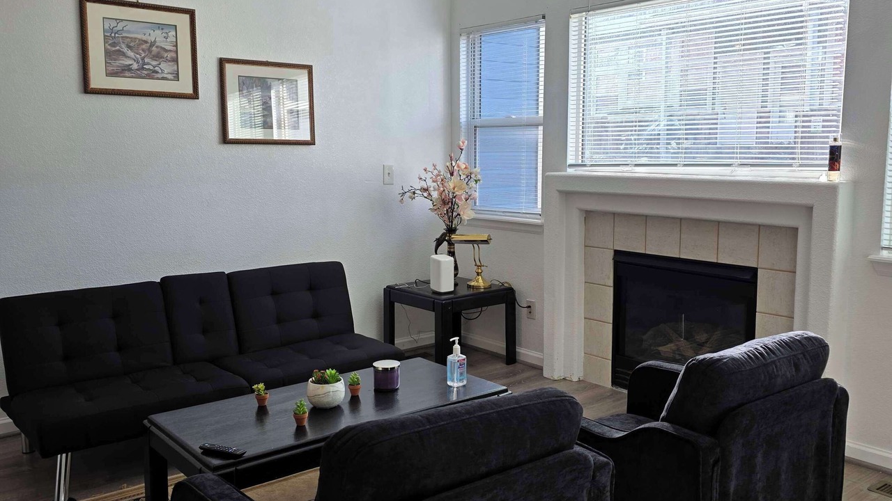 Photo of Livingroom in Dupont