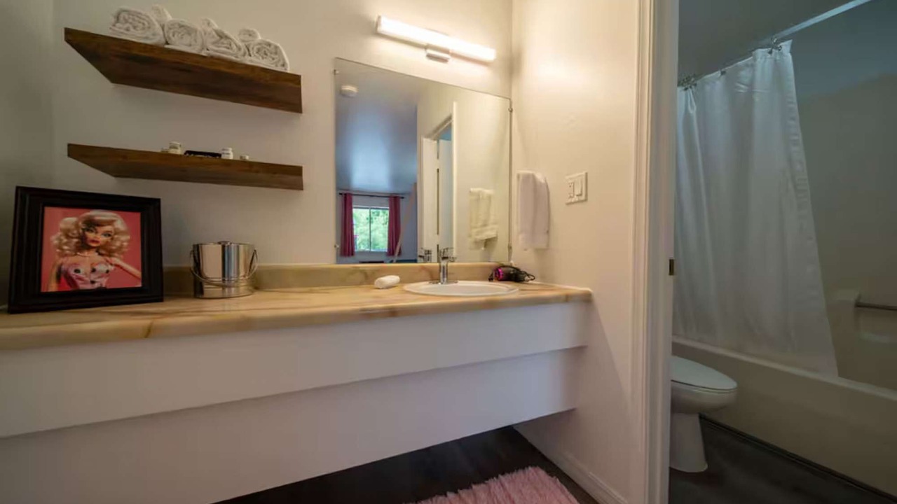 Photo of Bathroom in Eureka Springs Historic District