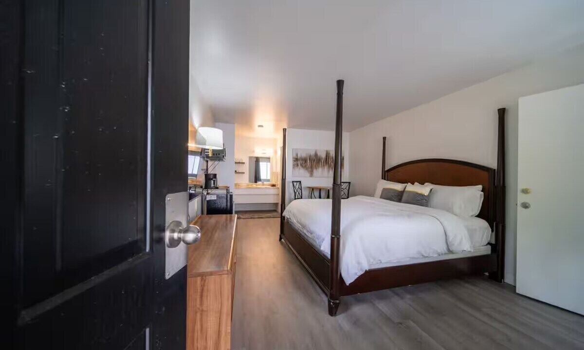 Photo of Bedroom in Eureka Springs Historic District