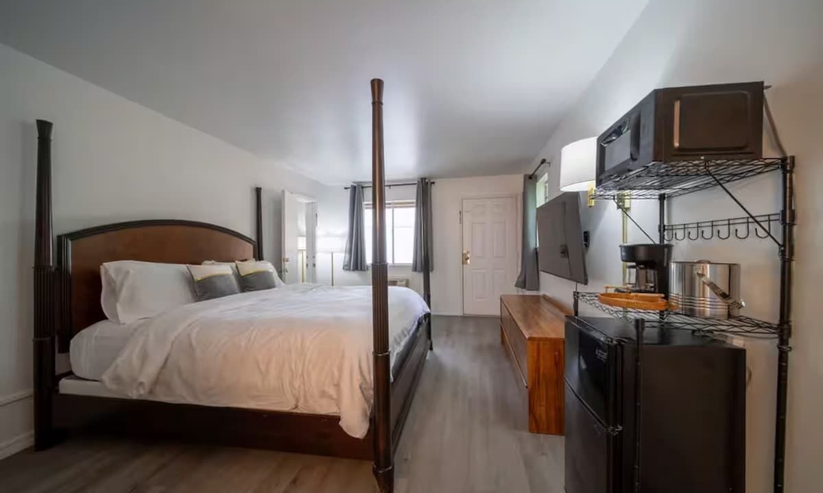 Photo of Bedroom in Eureka Springs Historic District