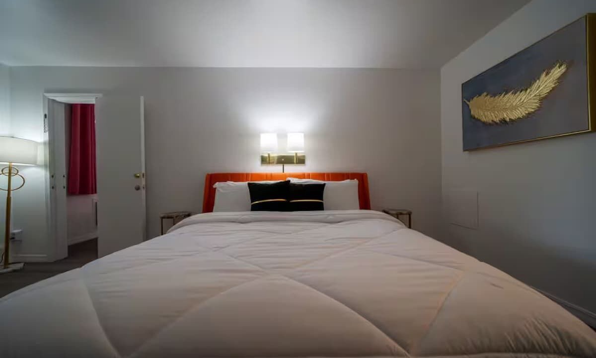 Photo of Bedroom in Eureka Springs Historic District