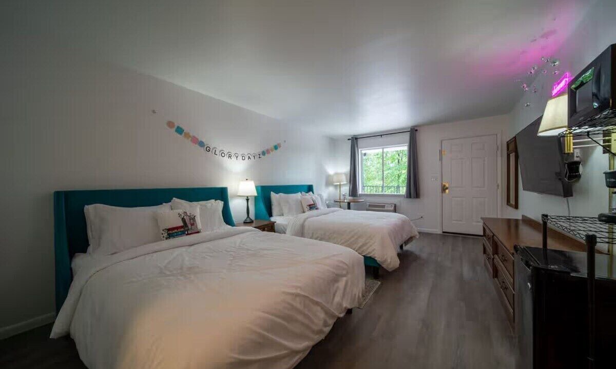 Photo of Bedroom in Eureka Springs Historic District