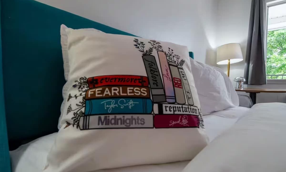 Photo of Bedroom in Eureka Springs Historic District