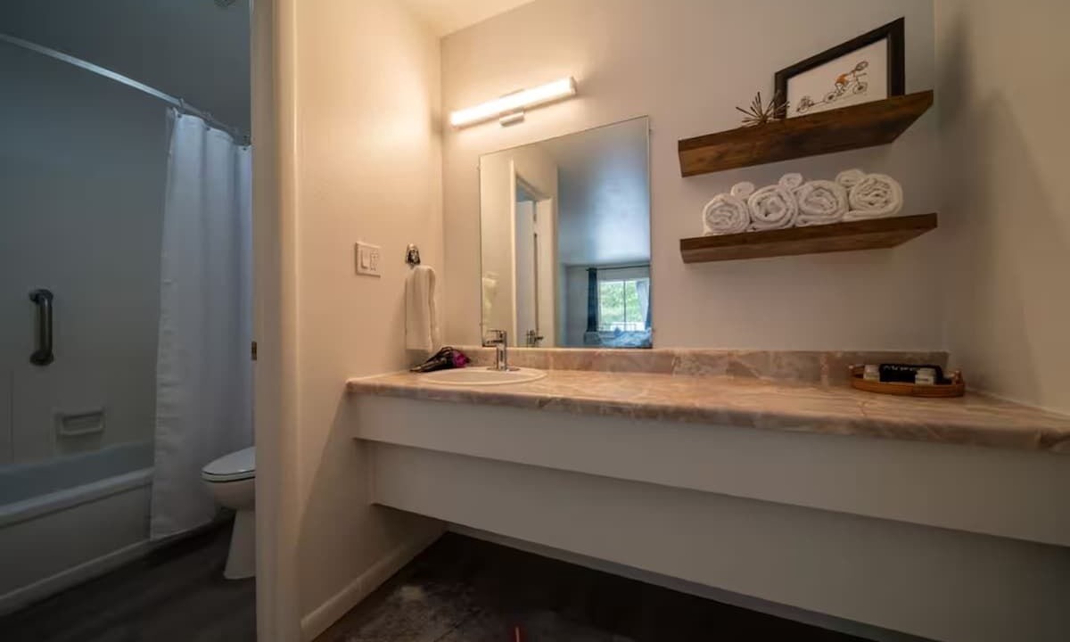 Photo of Bathroom in Eureka Springs Historic District