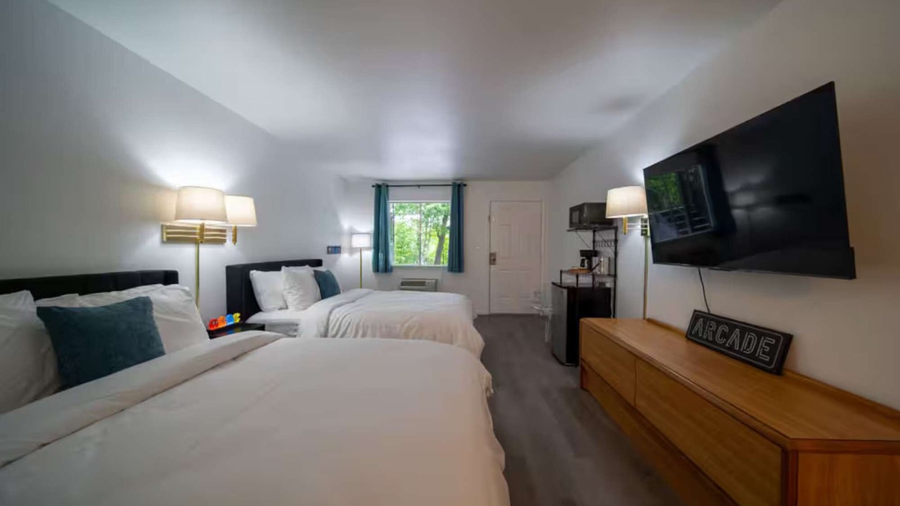 Photo of Bedroom in Eureka Springs Historic District
