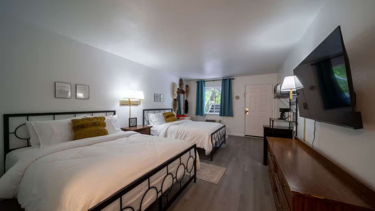 Photo of Bedroom in Eureka Springs Historic District