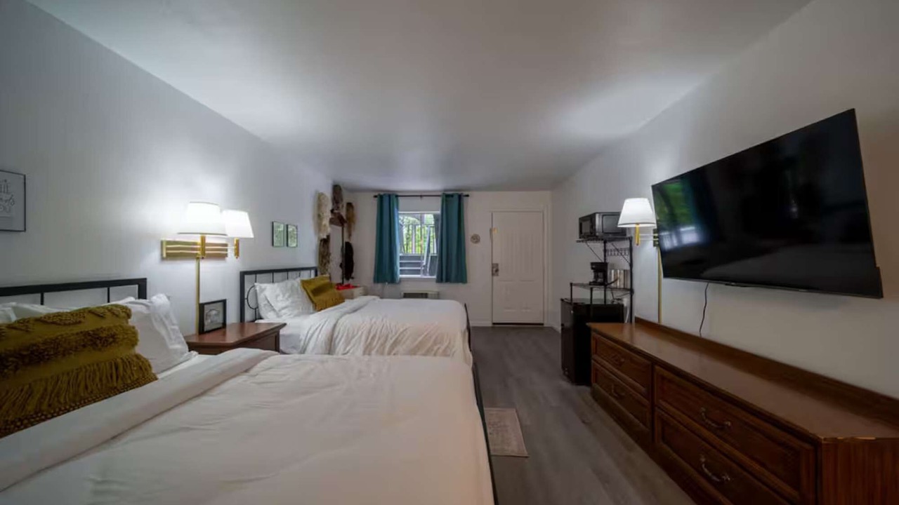 Photo of Bedroom in Eureka Springs Historic District