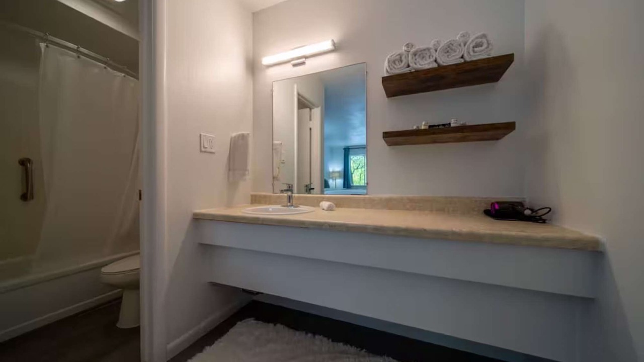Photo of Bathroom in Eureka Springs Historic District