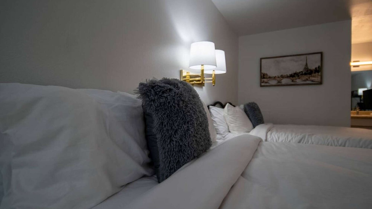 Photo of Bedroom in Eureka Springs Historic District