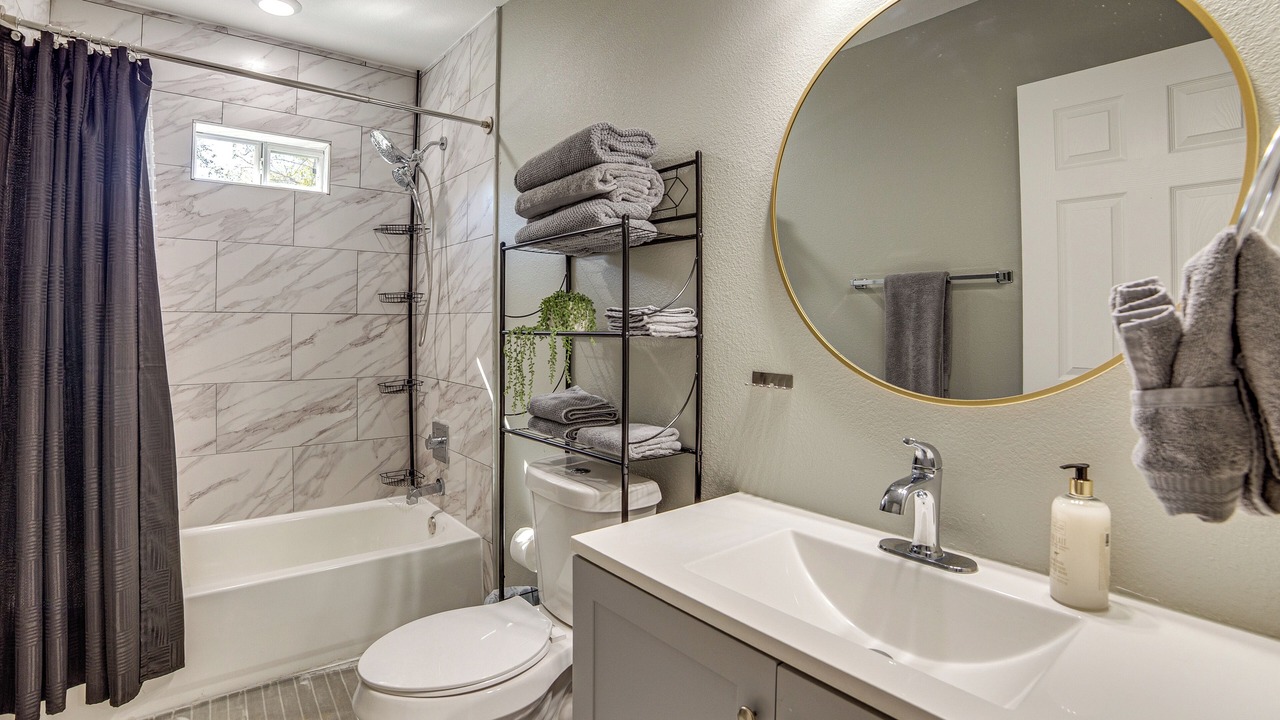Photo of Bathroom in Commerce