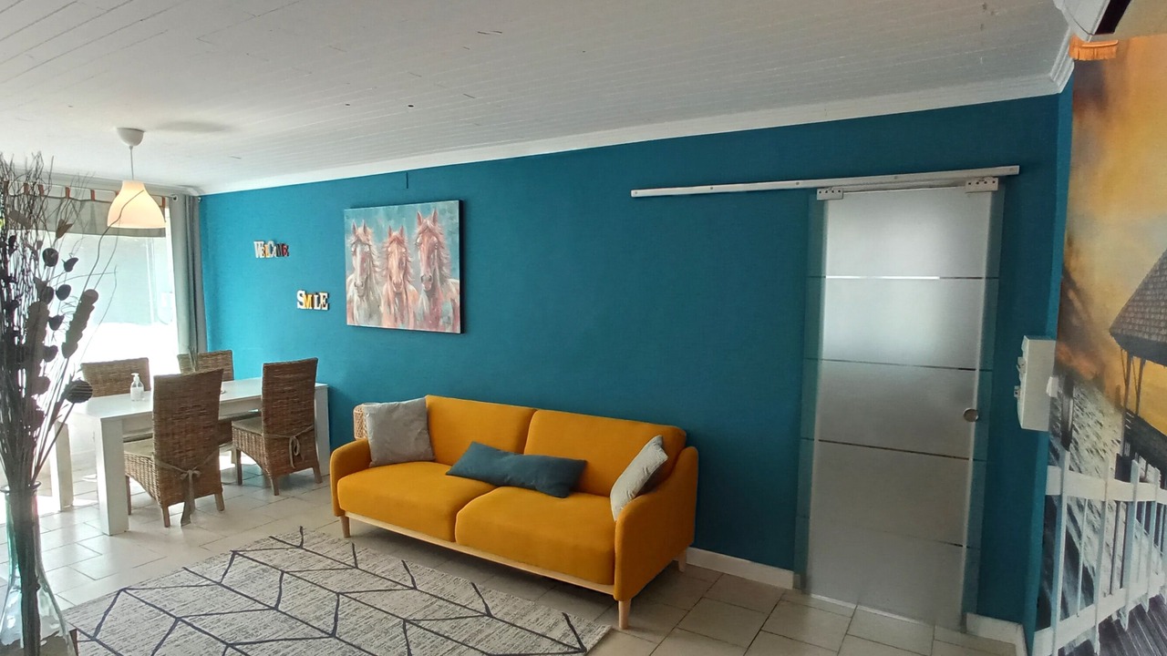 Photo of Livingroom in Saint-Julien-les-Rosiers