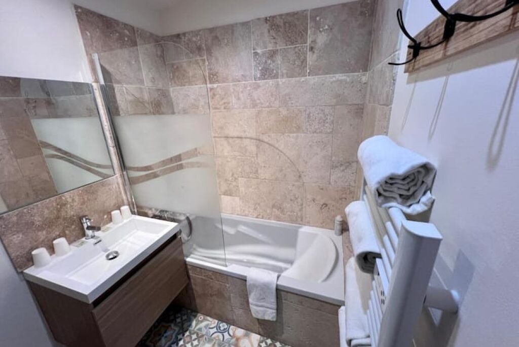 Photo of Bathroom in Quartier Administrations