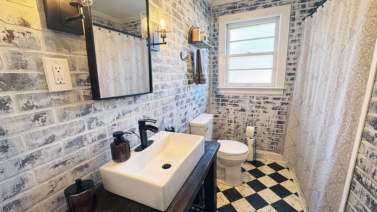 Photo of Bathroom in Eden