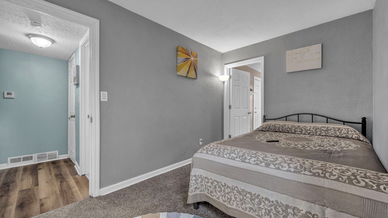 Photo of Bedroom in Elyria