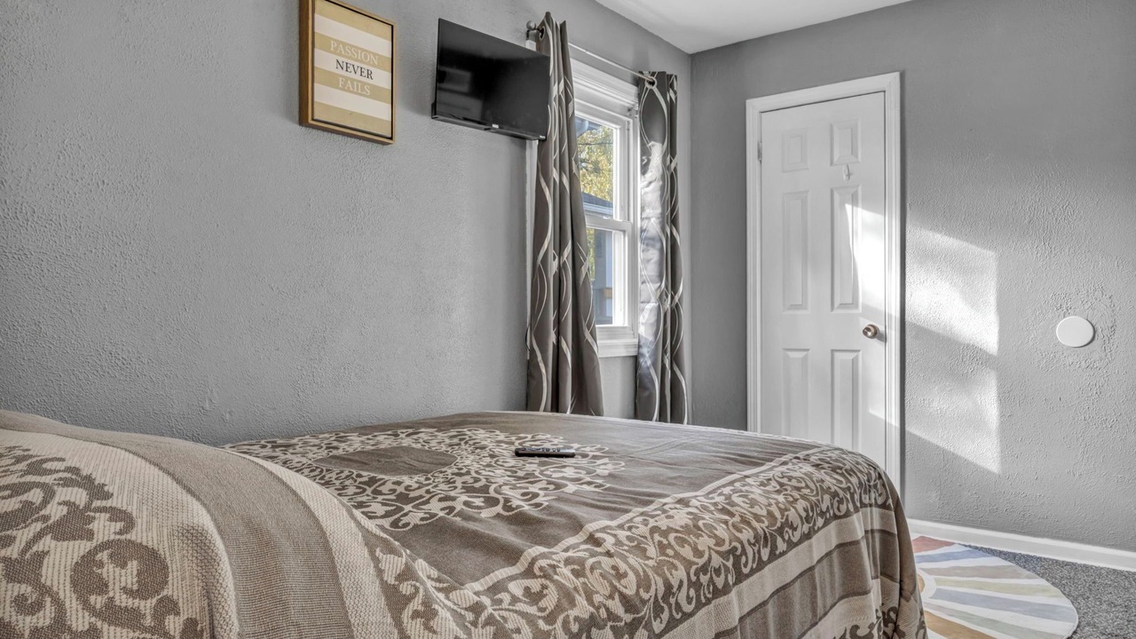 Photo of Bedroom in Elyria