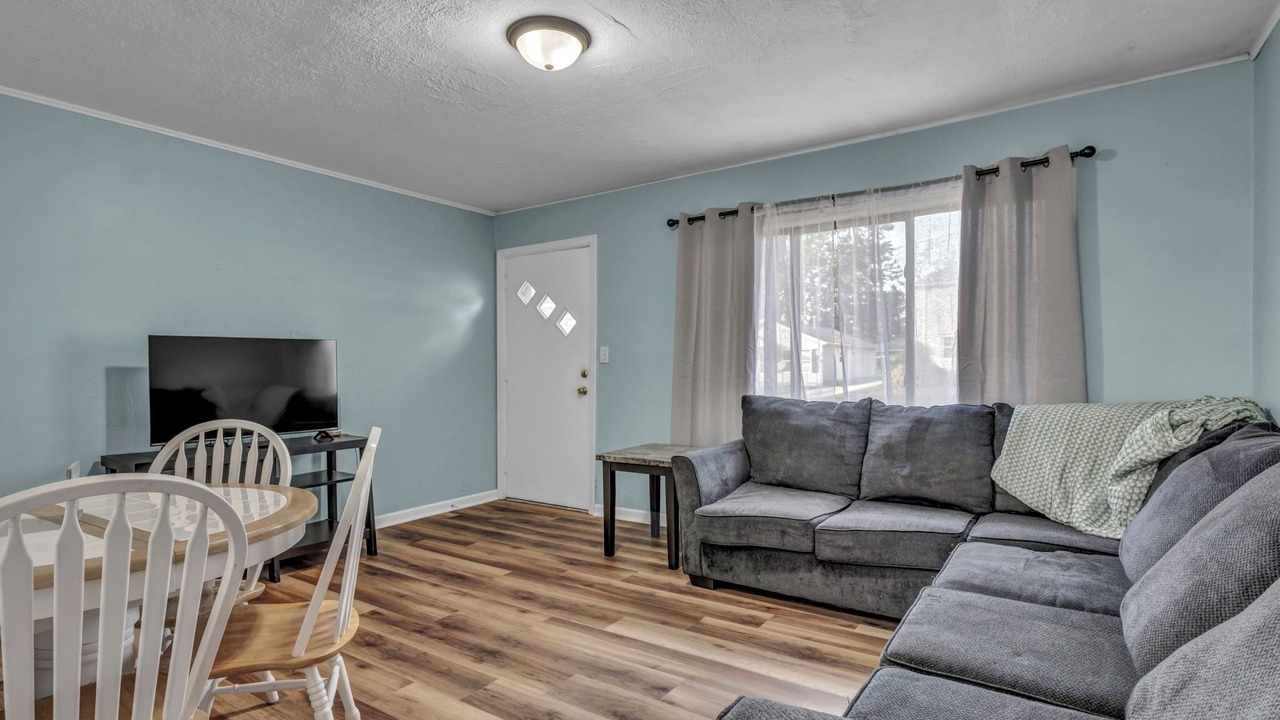 Photo of Livingroom in Elyria