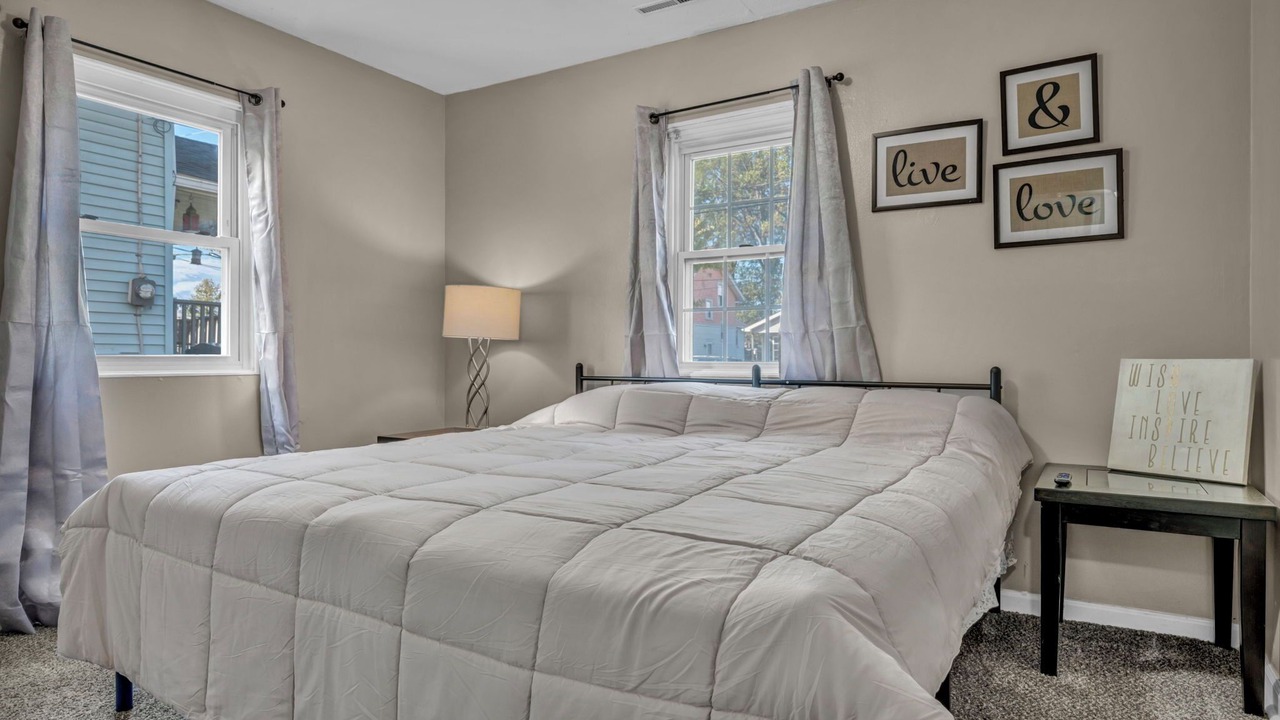 Photo of Bedroom in Elyria