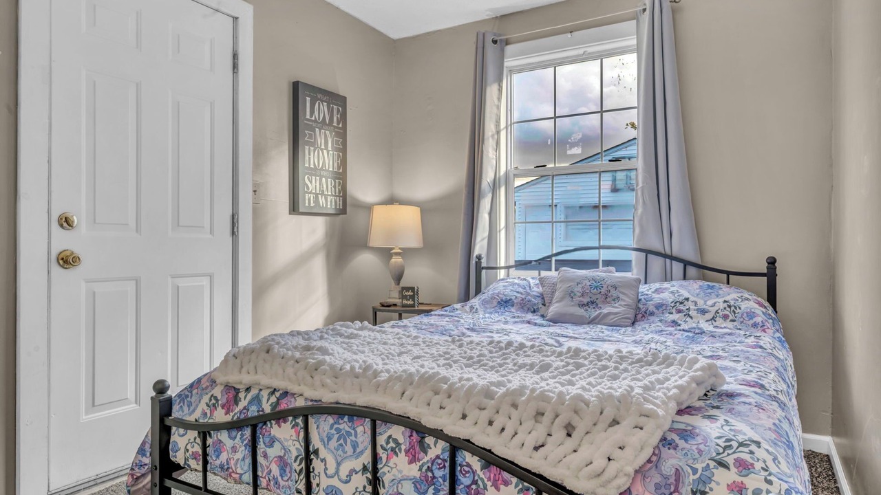Photo of Bedroom in Elyria