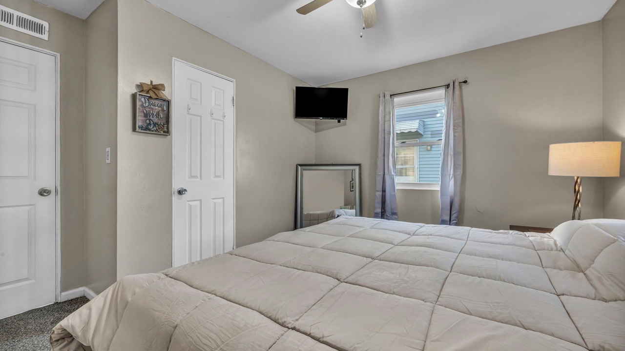 Photo of Bedroom in Elyria