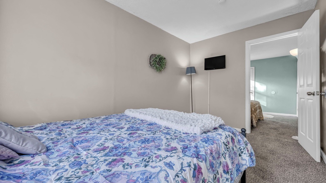 Photo of Bedroom in Elyria