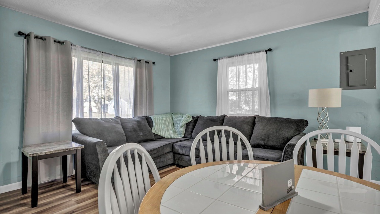 Photo of Livingroom in Elyria