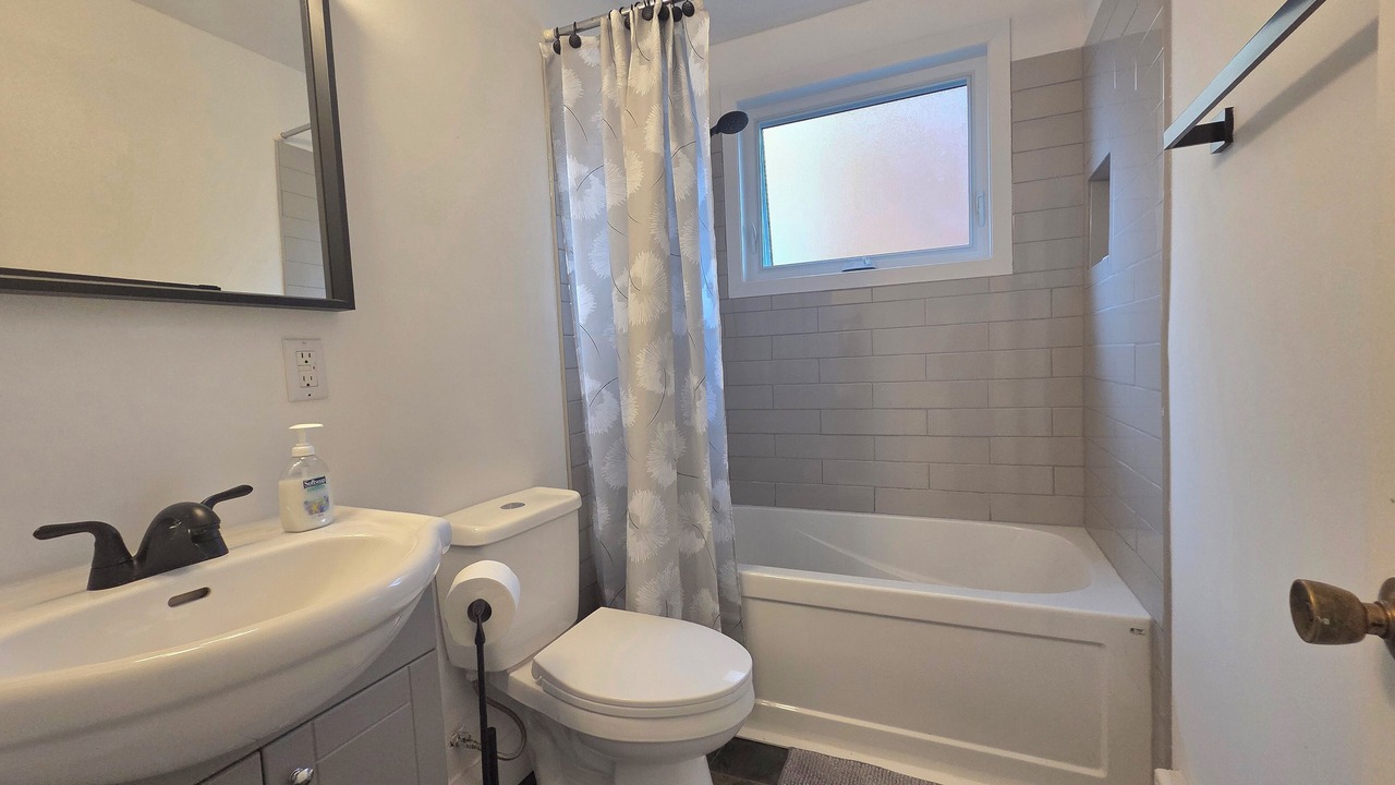 Photo of Bathroom in Vanier