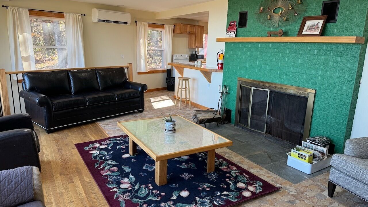 Photo of Livingroom in Schellsburg