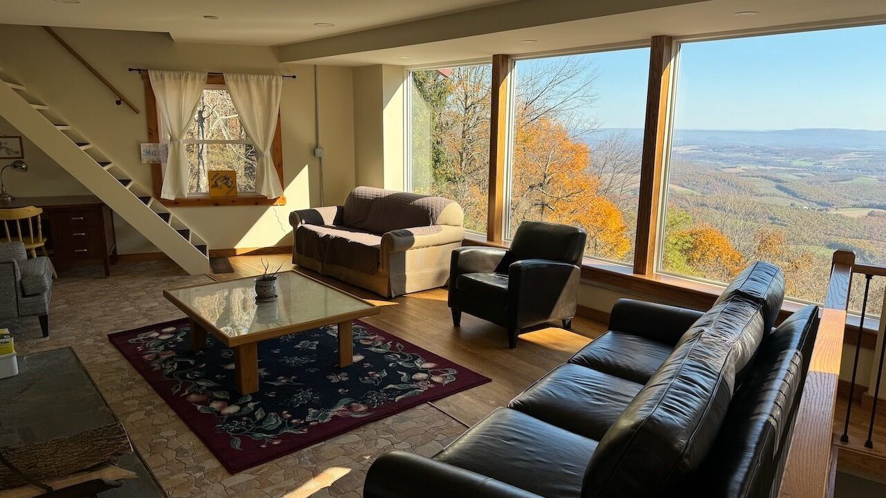 Photo of Livingroom in Schellsburg