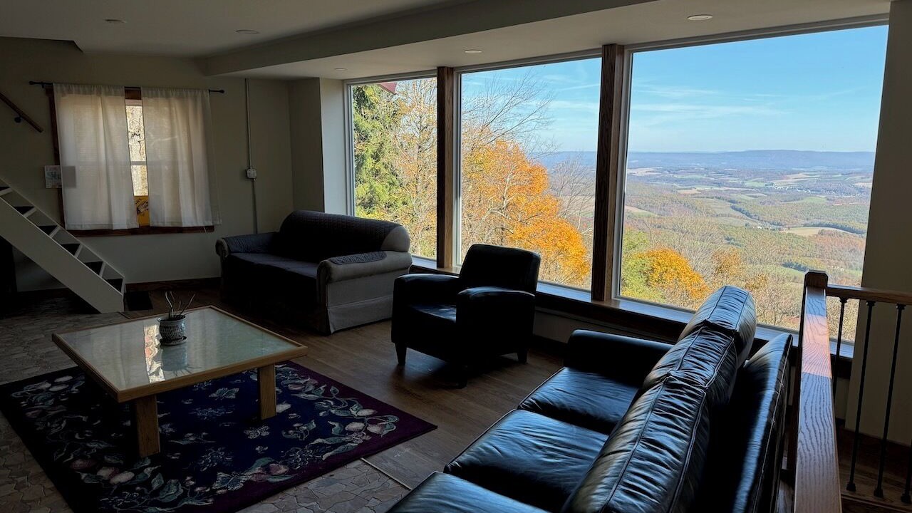 Photo of Livingroom in Schellsburg