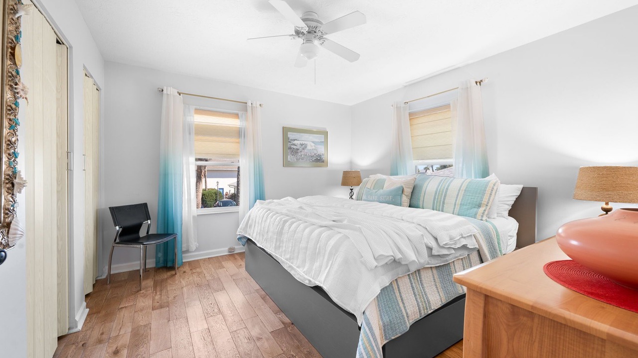 Photo of Bedroom in Surfcrest Village