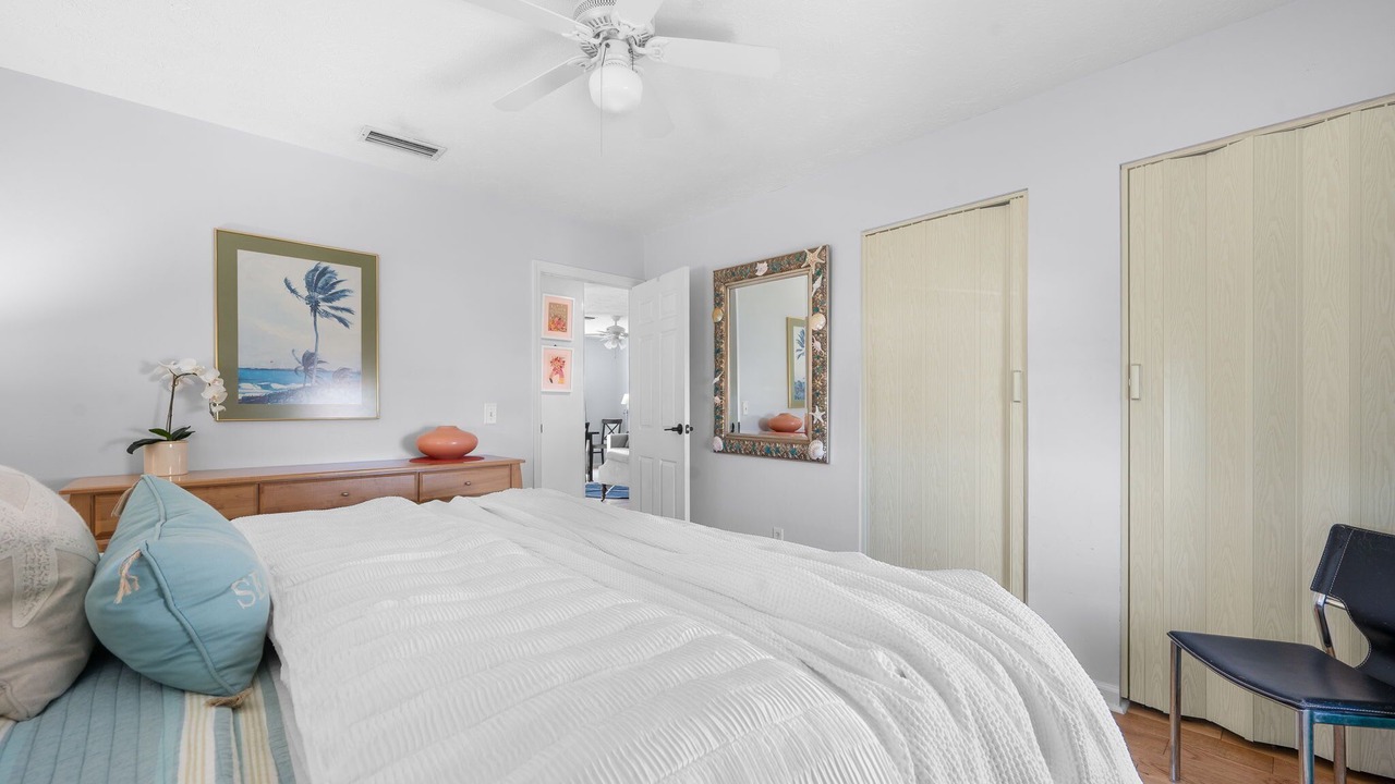 Photo of Bedroom in Surfcrest Village