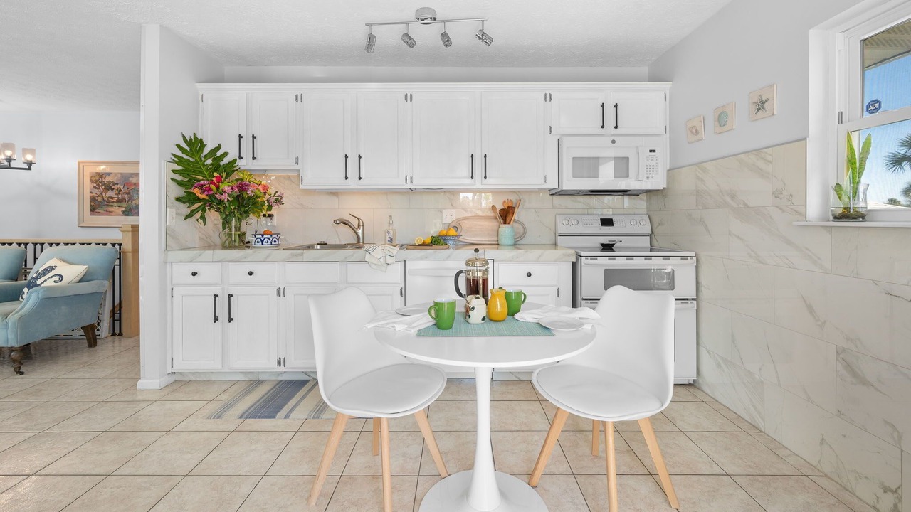 Photo of Kitchen in Surfcrest Village