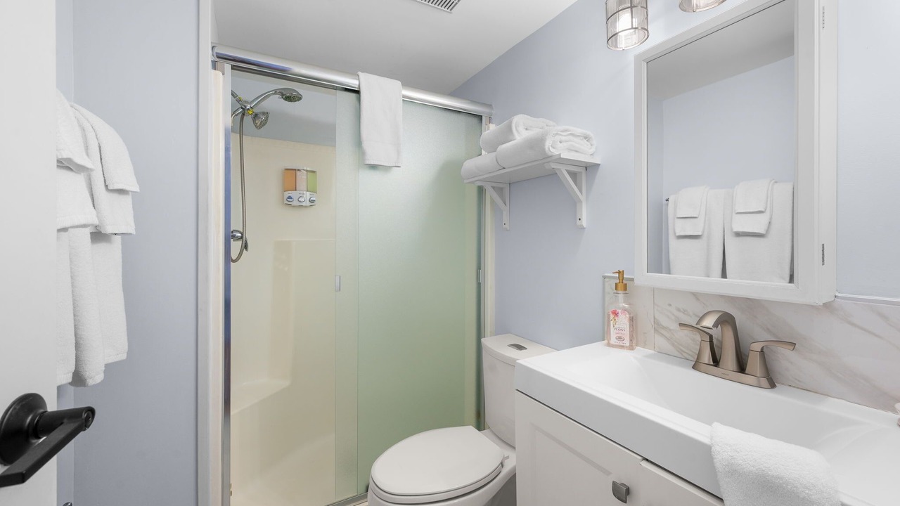 Photo of Bathroom in Surfcrest Village