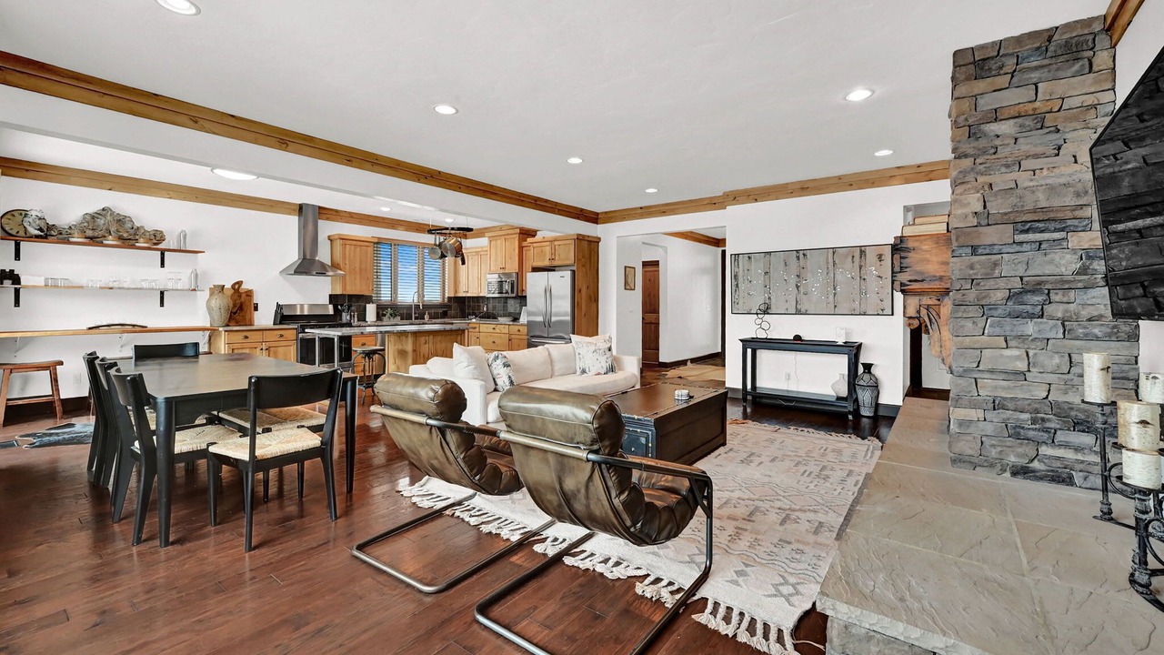 Photo of Livingroom in Eden