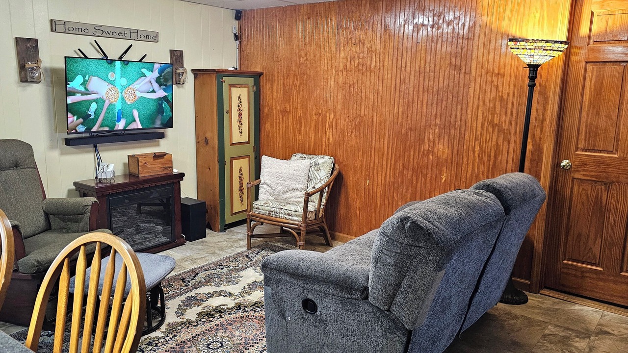 Photo of Livingroom in Forestville