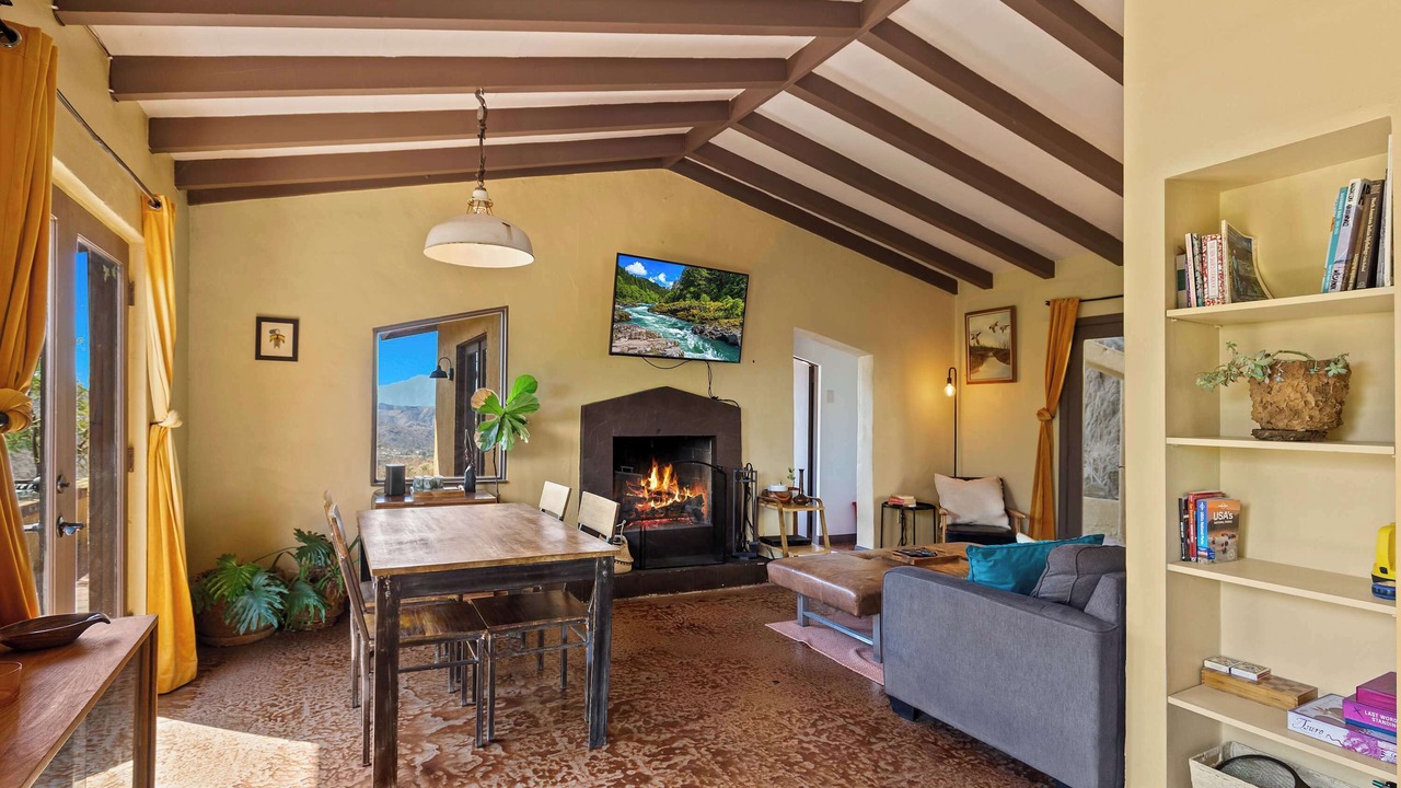 Photo of Livingroom in Morongo Valley
