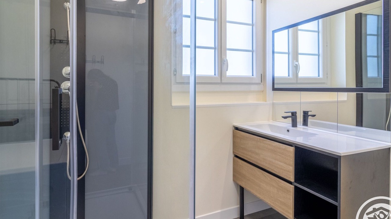 Photo of Bathroom in Saint-Aubin-de-Luigne