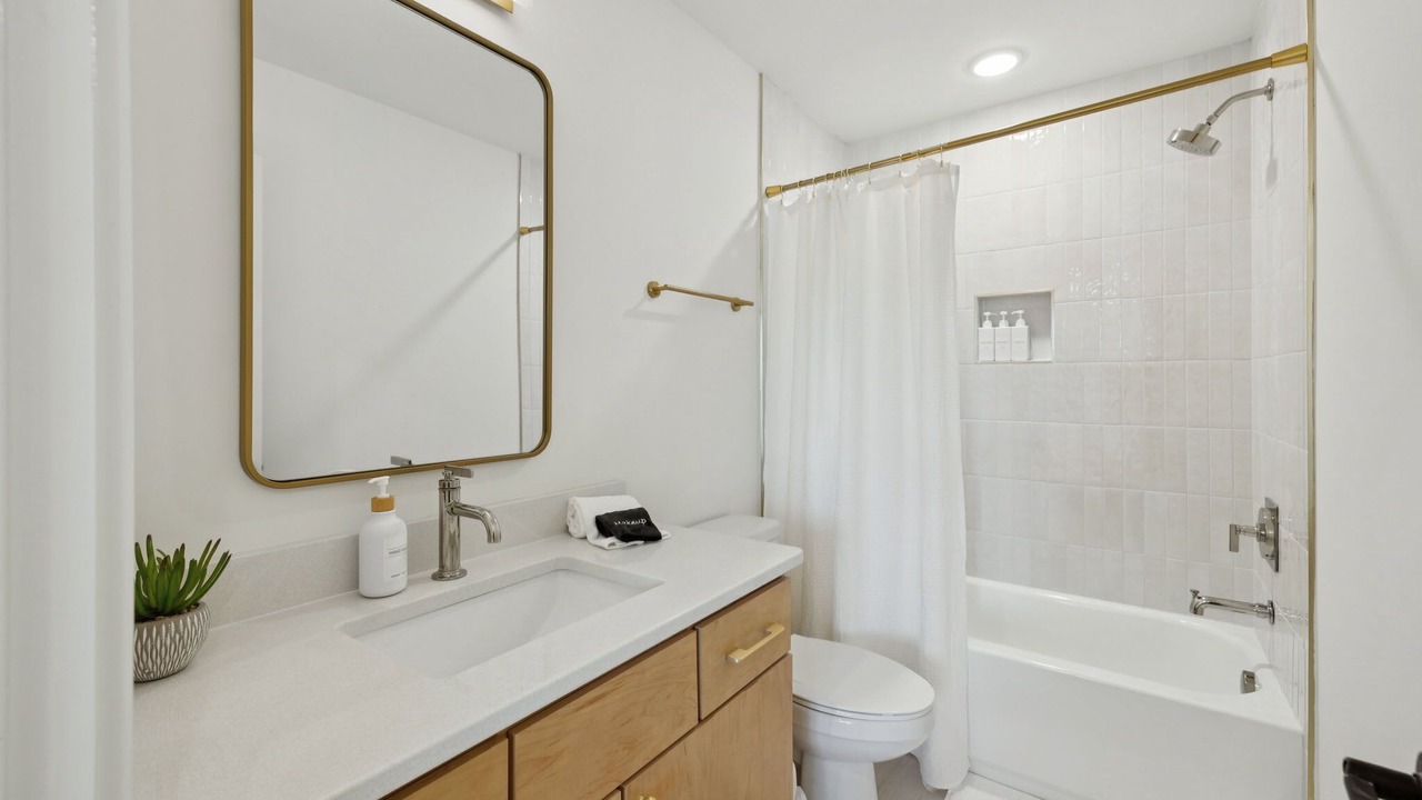 Photo of Bathroom in Hurwood Heights
